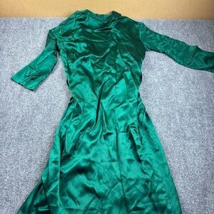 VICTORIA’S SECRET Women’s 100% Silk Green Vintage long Robe size: Medium/Large